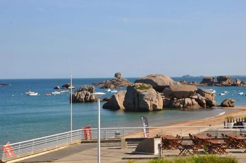 Appartement Face A La Plage Principale Du Coz Pors A Tregastel - Ref 612